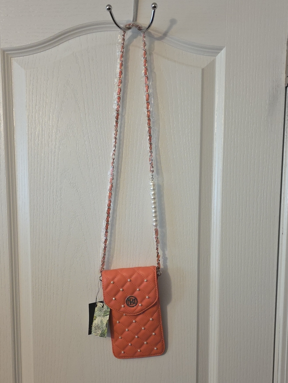 STUDIO BADGLEY MISCHKA QUILTED CROSSBODY PHONE BAG IN CORAL WITH CHAIN STRAP